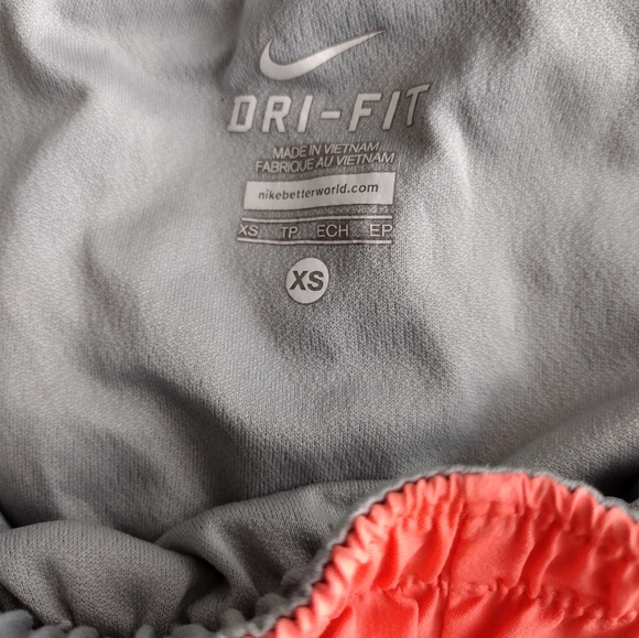 Women's DRI-fit Nike shorts - Picture 3 of 4